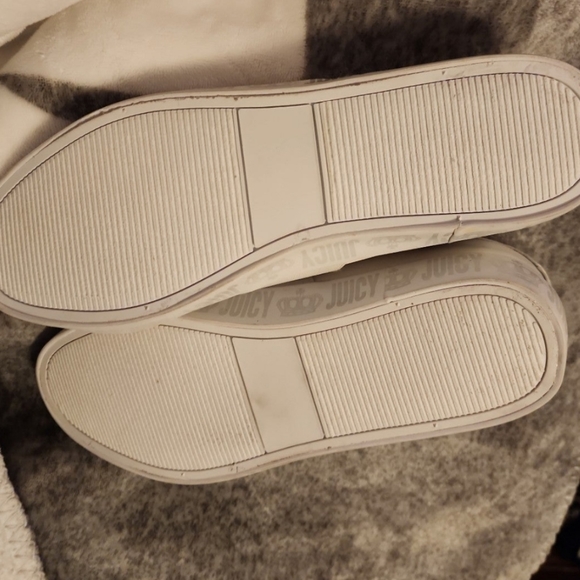 Shoe's - Picture 3 of 6